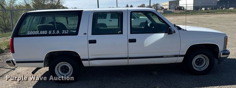 image for item EG6373 1999 GMC Suburban SUV