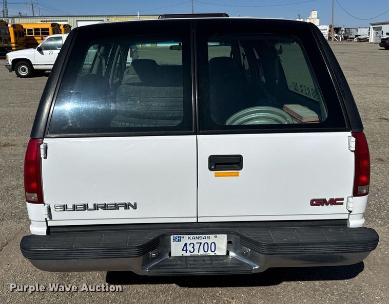 image for item EG6373 1999 GMC Suburban SUV