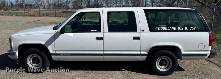 image for item EG6373 1999 GMC Suburban SUV