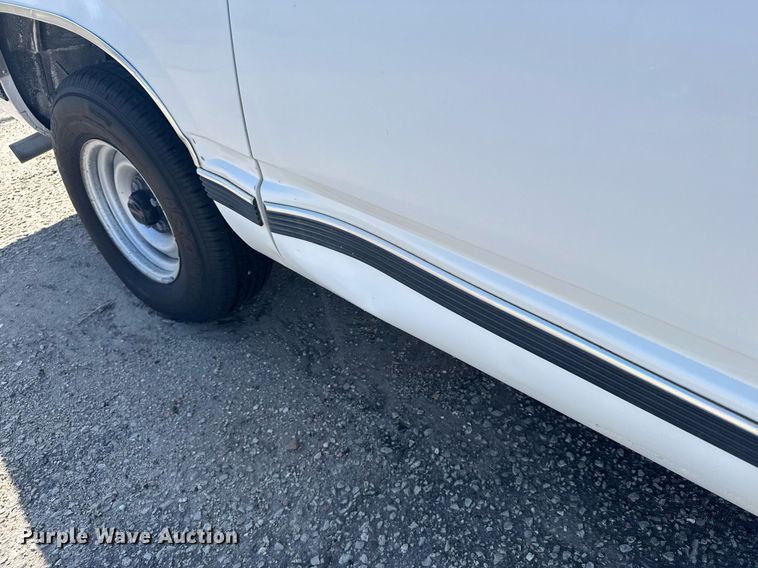 image for item EG6373 1999 GMC Suburban SUV