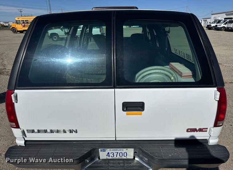 image for item EG6373 1999 GMC Suburban SUV