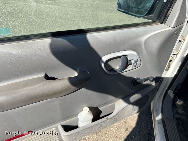 image for item EG6373 1999 GMC Suburban SUV