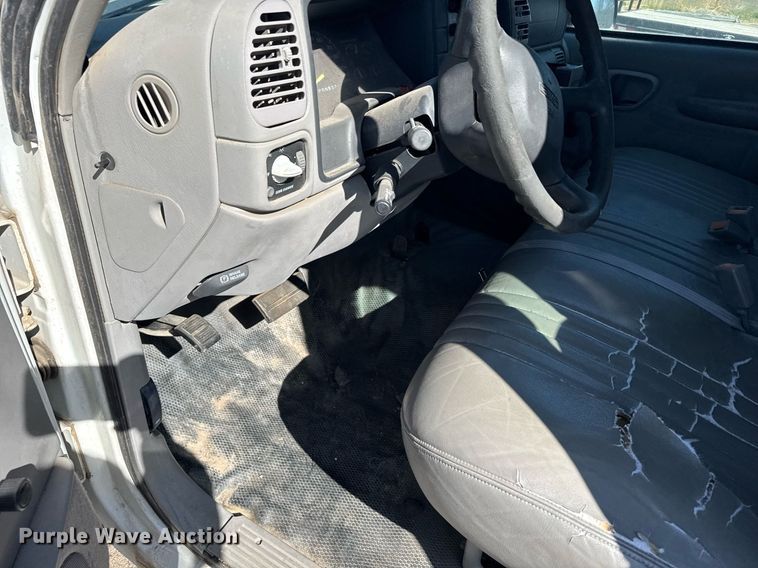 image for item EG6373 1999 GMC Suburban SUV