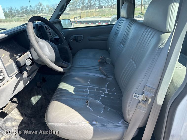 image for item EG6373 1999 GMC Suburban SUV