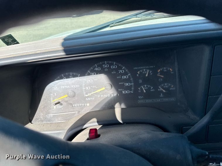 image for item EG6373 1999 GMC Suburban SUV