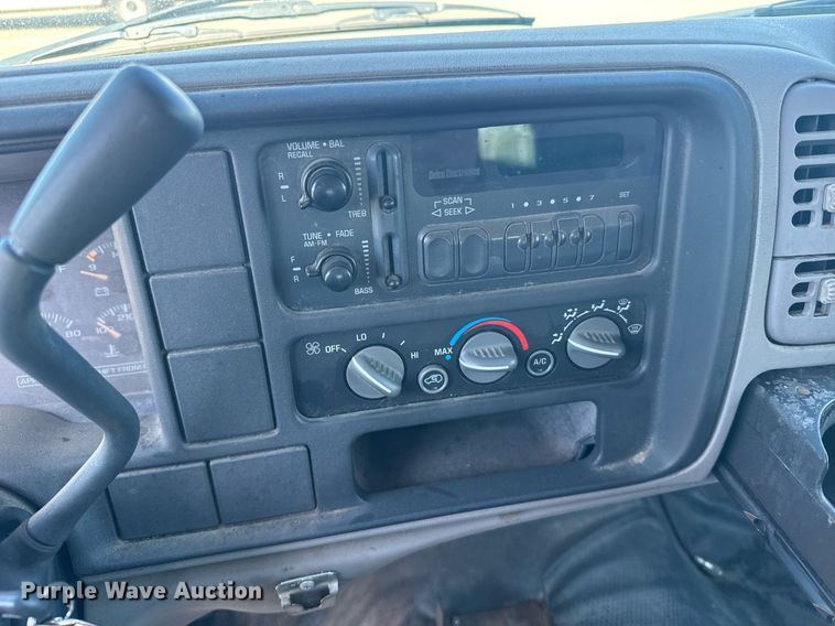 image for item EG6373 1999 GMC Suburban SUV