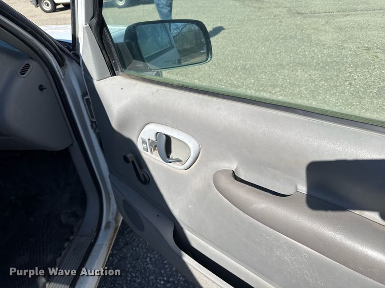 image for item EG6373 1999 GMC Suburban SUV