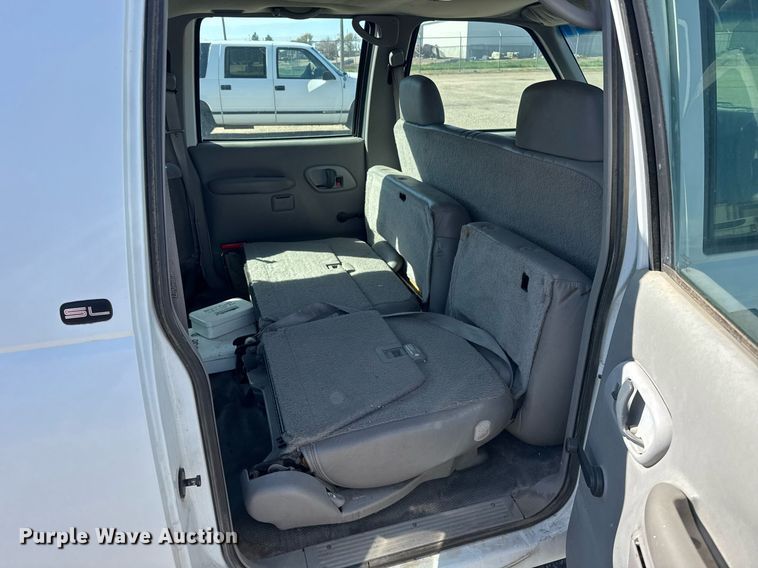 image for item EG6373 1999 GMC Suburban SUV