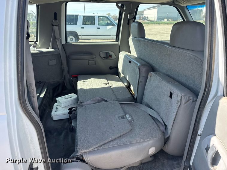 image for item EG6373 1999 GMC Suburban SUV