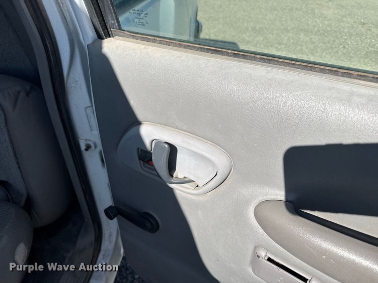 image for item EG6373 1999 GMC Suburban SUV