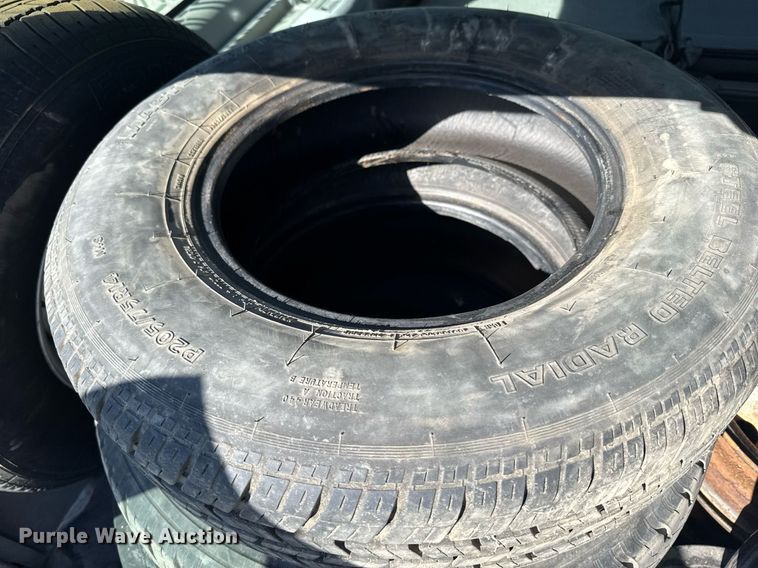 image for item EG6373 1999 GMC Suburban SUV