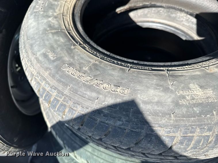 image for item EG6373 1999 GMC Suburban SUV