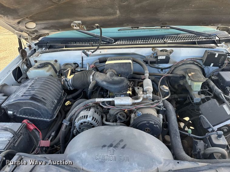 image for item EG6373 1999 GMC Suburban SUV