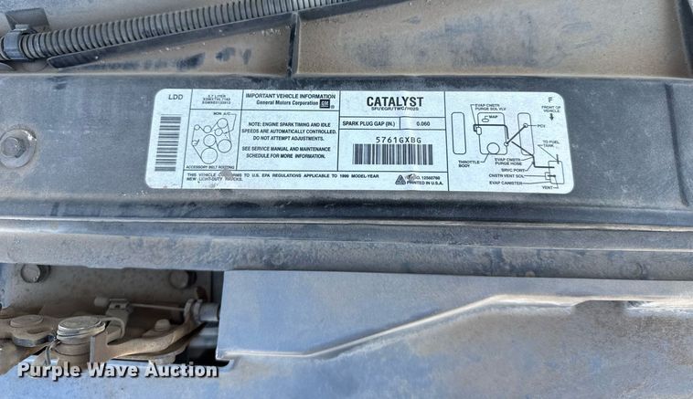 image for item EG6373 1999 GMC Suburban SUV