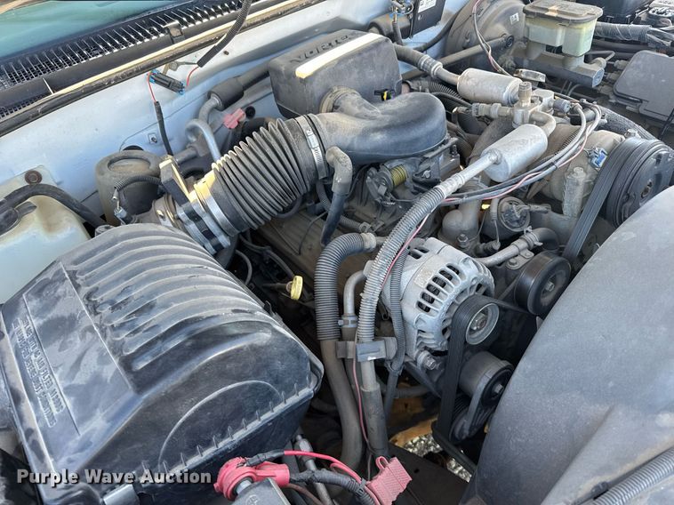 image for item EG6373 1999 GMC Suburban SUV