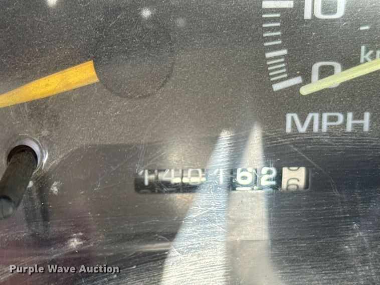 image for item EG6373 1999 GMC Suburban SUV