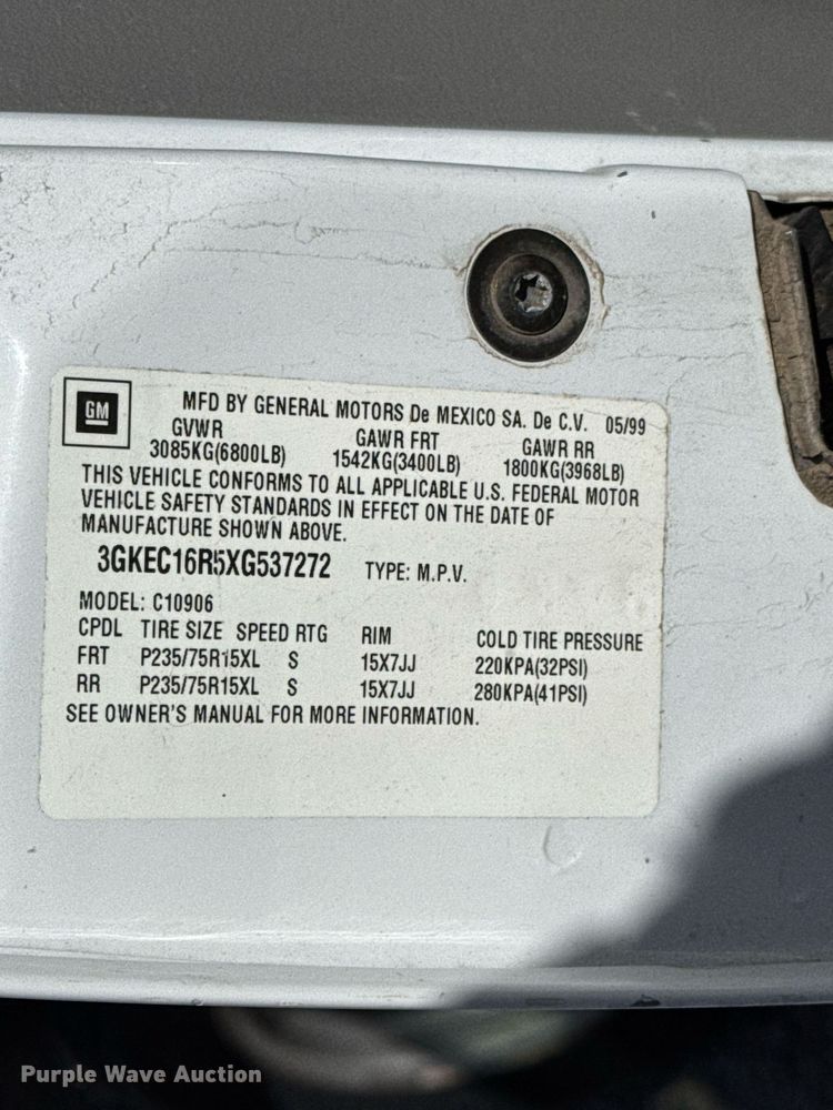 image for item EG6373 1999 GMC Suburban SUV