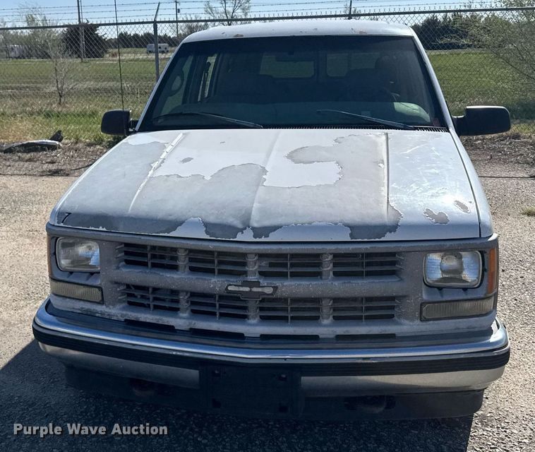 image for item EG6374 1999 Chevrolet Suburban SUV