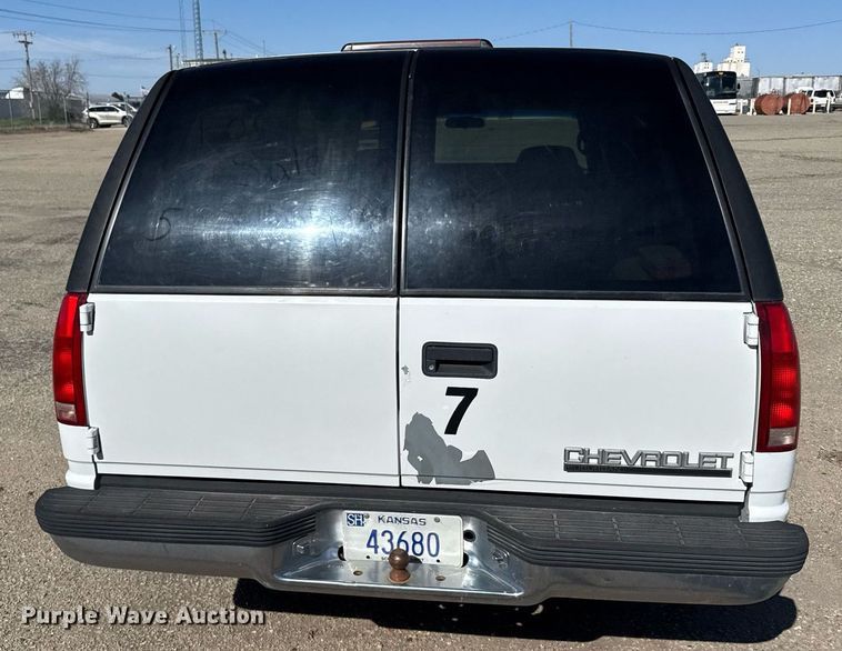 image for item EG6374 1999 Chevrolet Suburban SUV