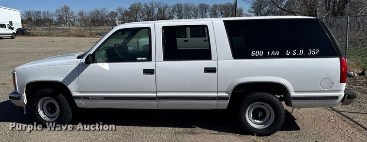 image for item EG6374 1999 Chevrolet Suburban SUV