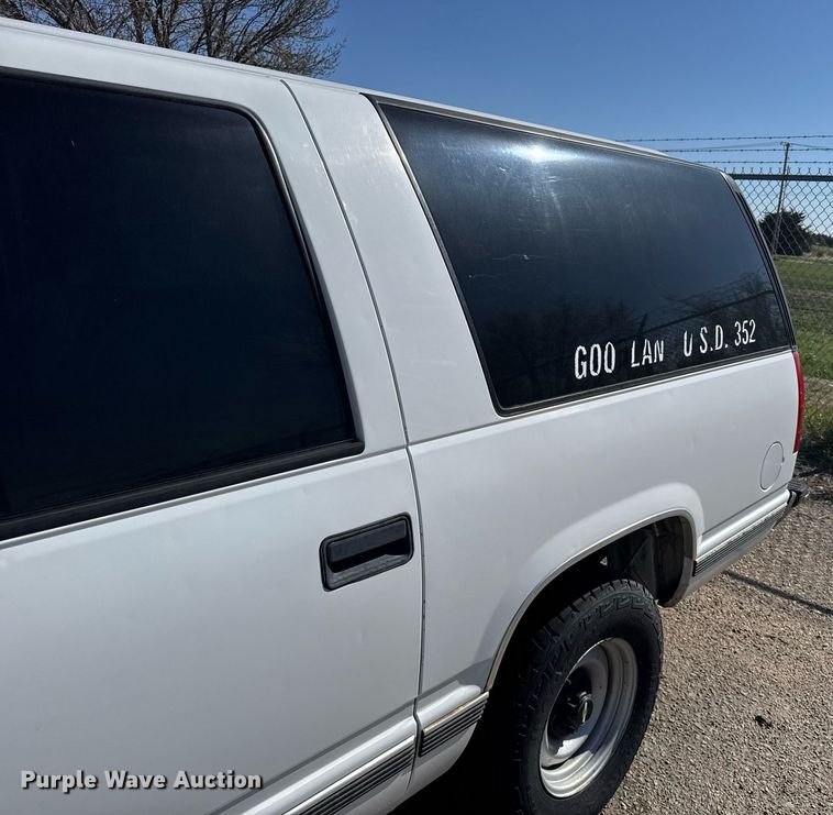 image for item EG6374 1999 Chevrolet Suburban SUV