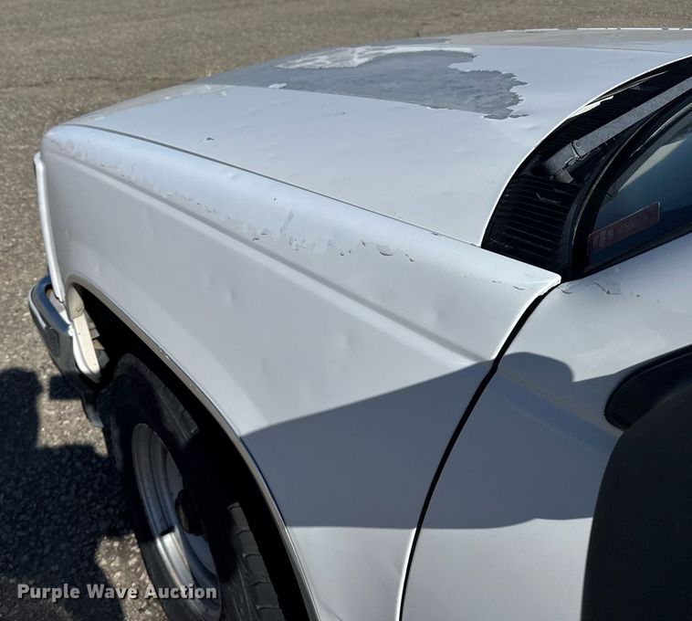 image for item EG6374 1999 Chevrolet Suburban SUV