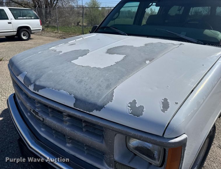 image for item EG6374 1999 Chevrolet Suburban SUV