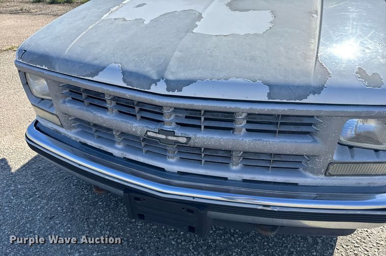 image for item EG6374 1999 Chevrolet Suburban SUV