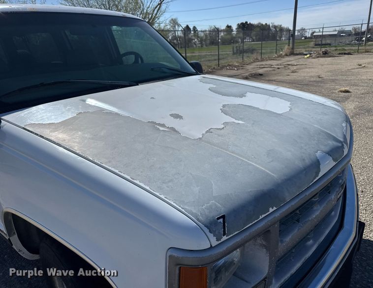 image for item EG6374 1999 Chevrolet Suburban SUV