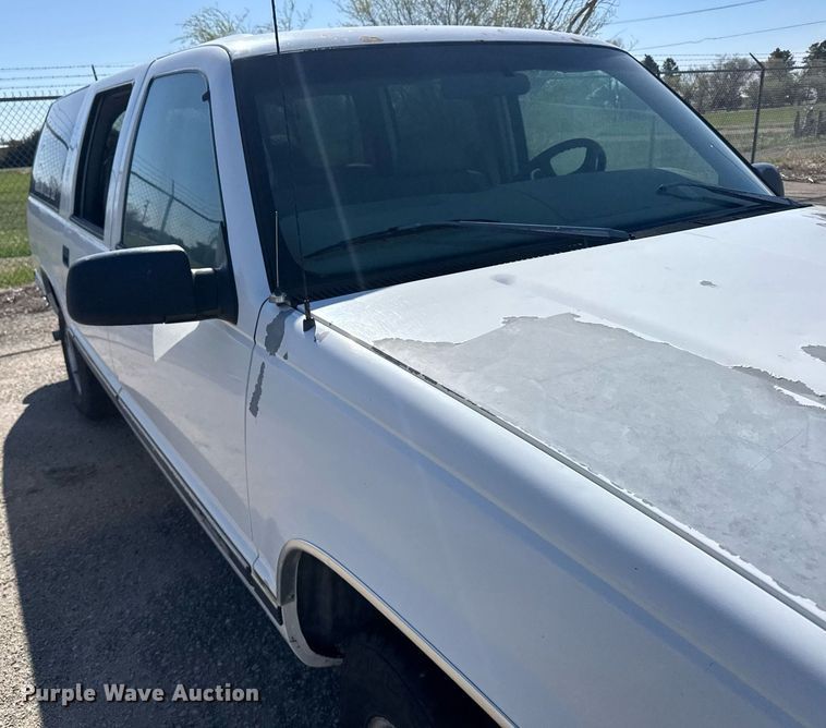 image for item EG6374 1999 Chevrolet Suburban SUV