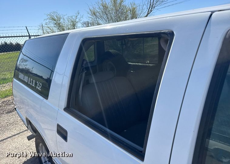 image for item EG6374 1999 Chevrolet Suburban SUV