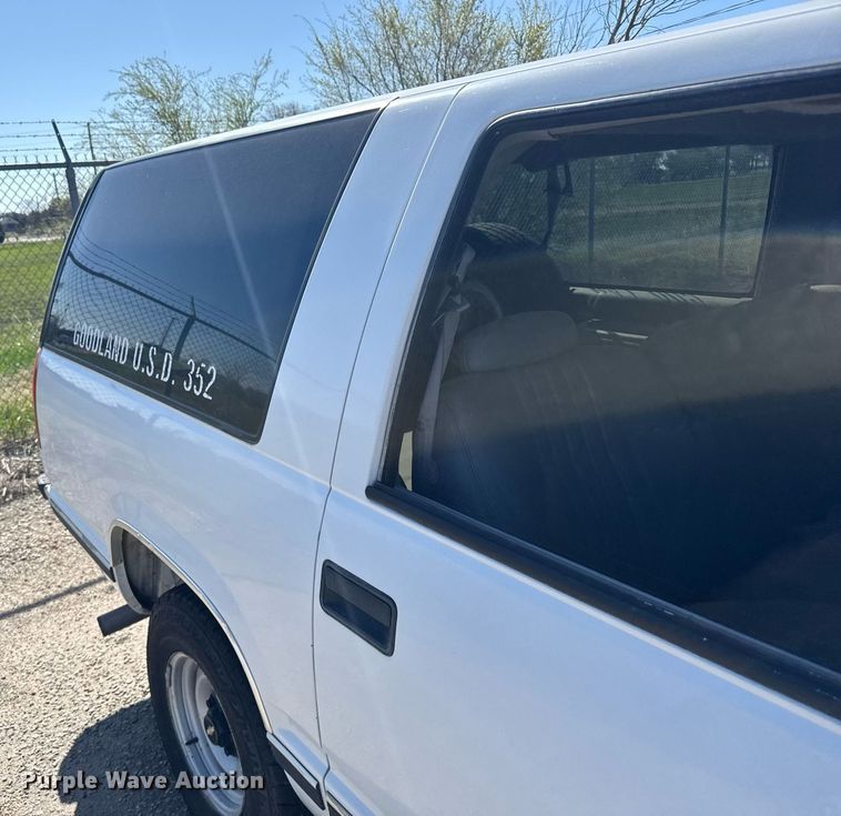 image for item EG6374 1999 Chevrolet Suburban SUV