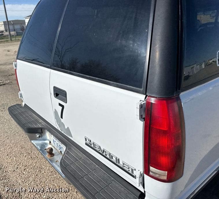 image for item EG6374 1999 Chevrolet Suburban SUV