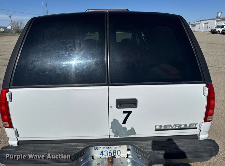 image for item EG6374 1999 Chevrolet Suburban SUV