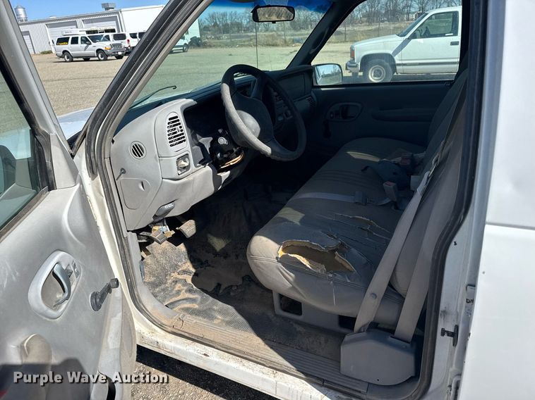 image for item EG6374 1999 Chevrolet Suburban SUV