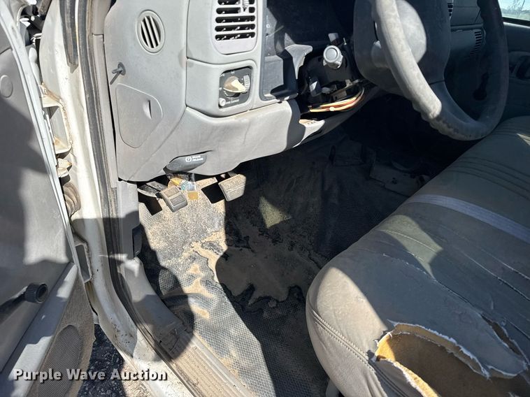 image for item EG6374 1999 Chevrolet Suburban SUV