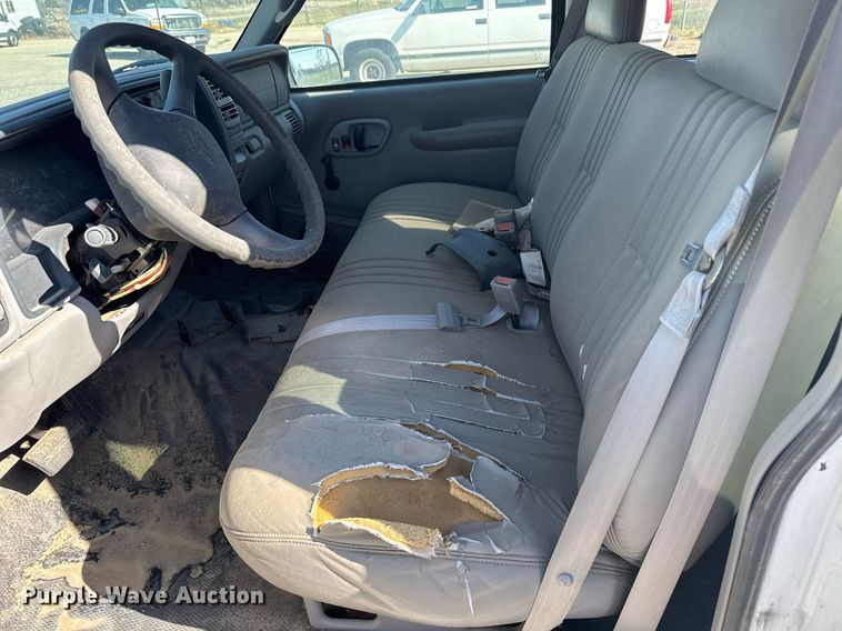 image for item EG6374 1999 Chevrolet Suburban SUV