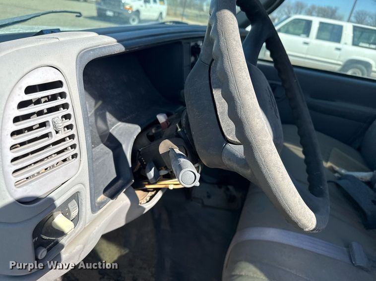 image for item EG6374 1999 Chevrolet Suburban SUV