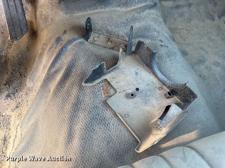 image for item EG6374 1999 Chevrolet Suburban SUV