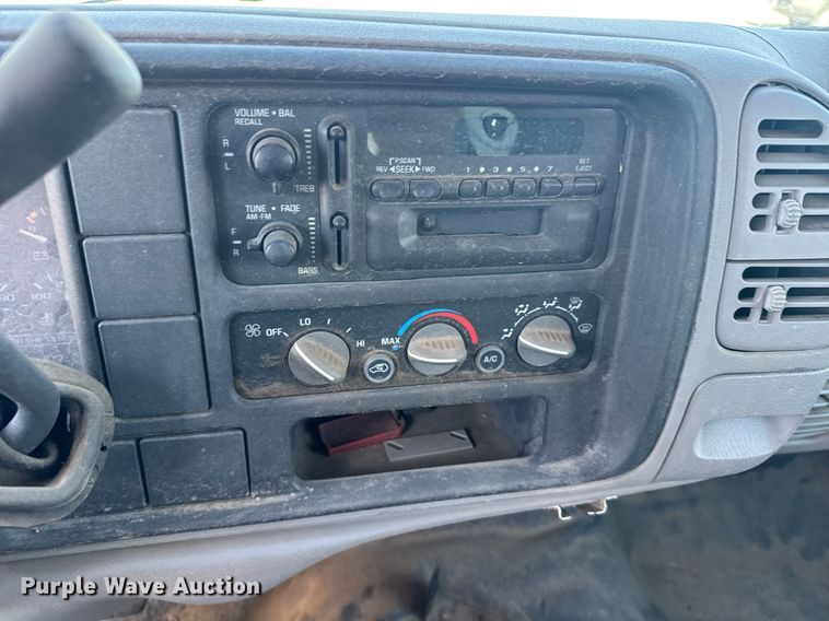 image for item EG6374 1999 Chevrolet Suburban SUV