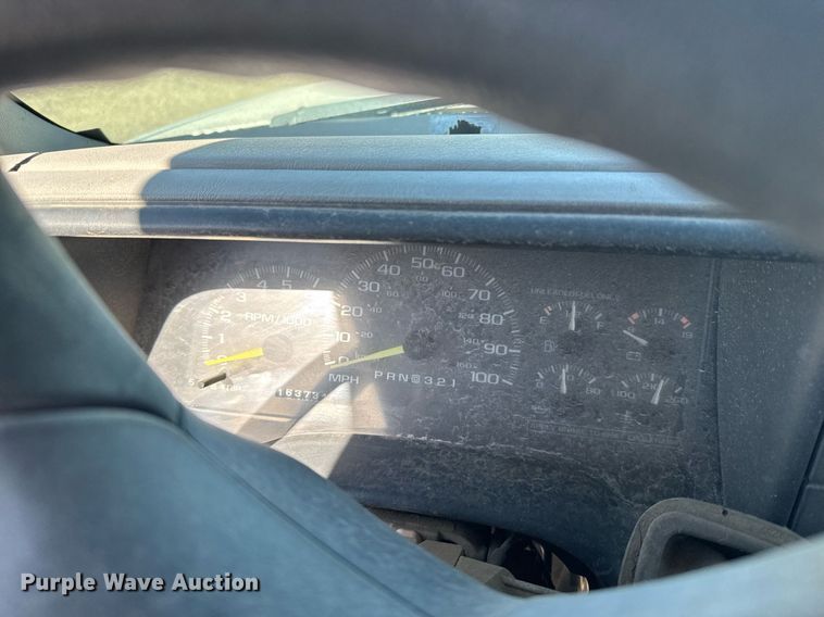 image for item EG6374 1999 Chevrolet Suburban SUV