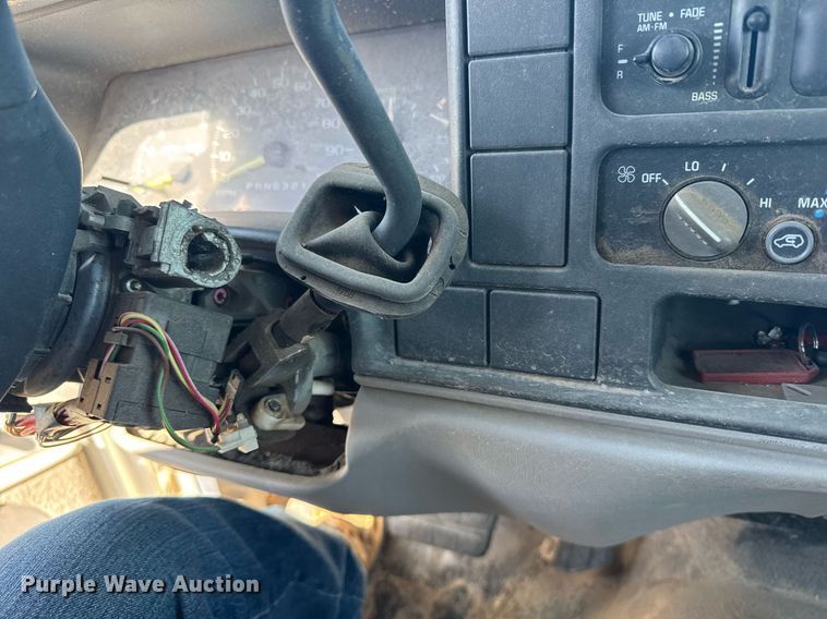 image for item EG6374 1999 Chevrolet Suburban SUV