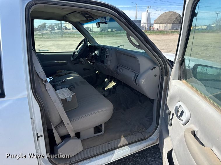 image for item EG6374 1999 Chevrolet Suburban SUV