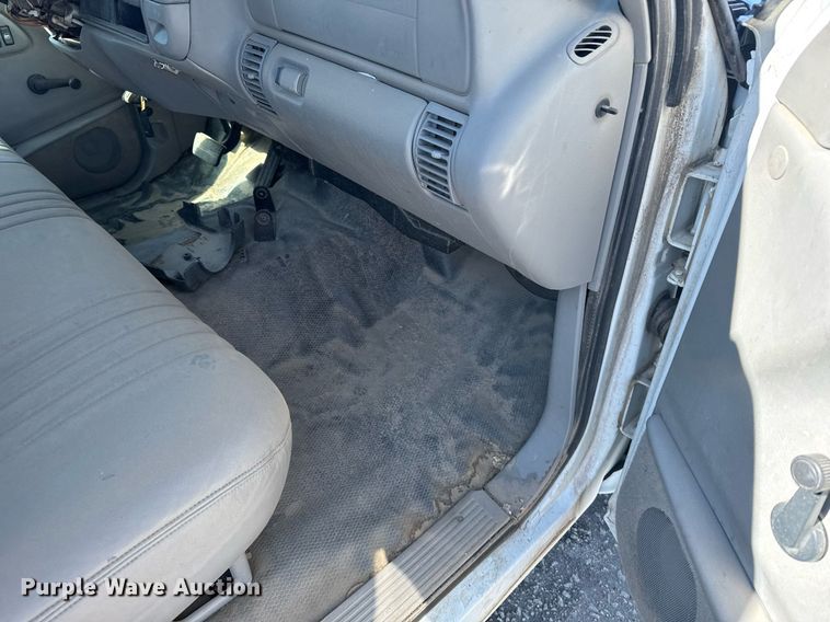 image for item EG6374 1999 Chevrolet Suburban SUV