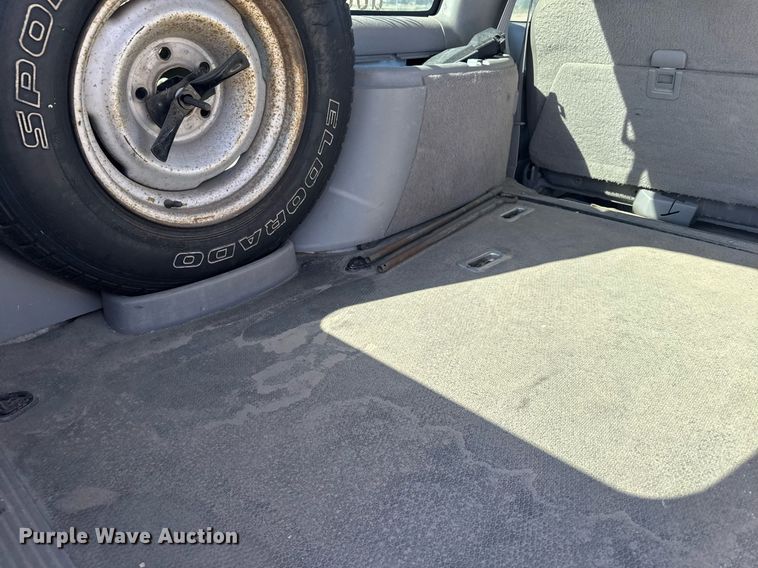 image for item EG6374 1999 Chevrolet Suburban SUV