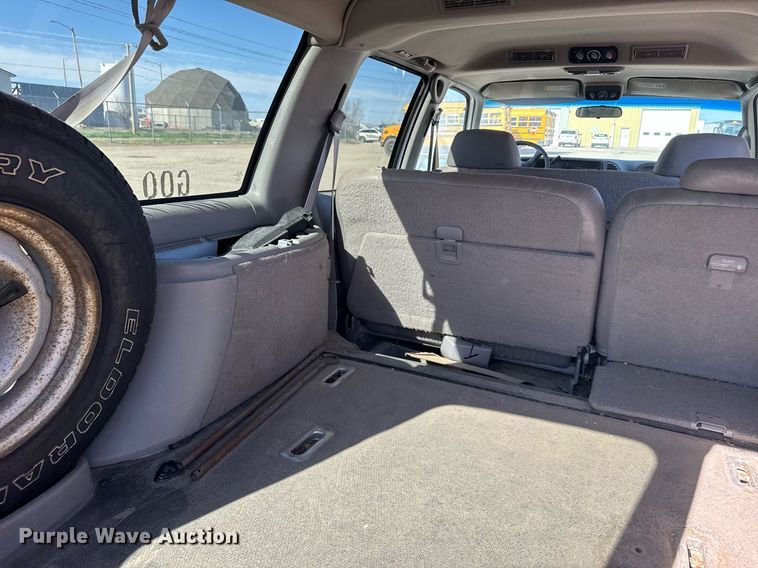 image for item EG6374 1999 Chevrolet Suburban SUV