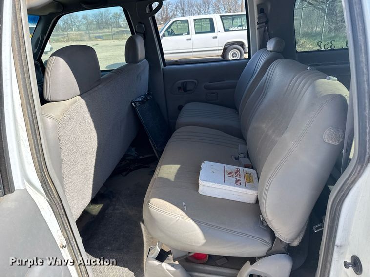 image for item EG6374 1999 Chevrolet Suburban SUV