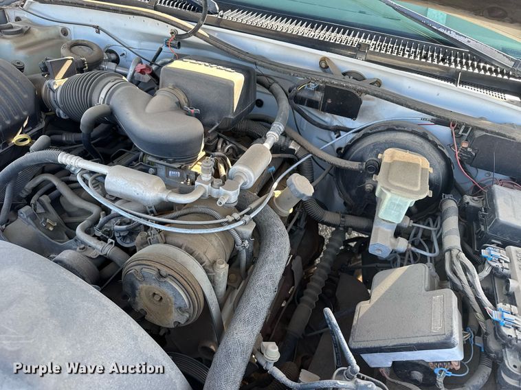 image for item EG6374 1999 Chevrolet Suburban SUV