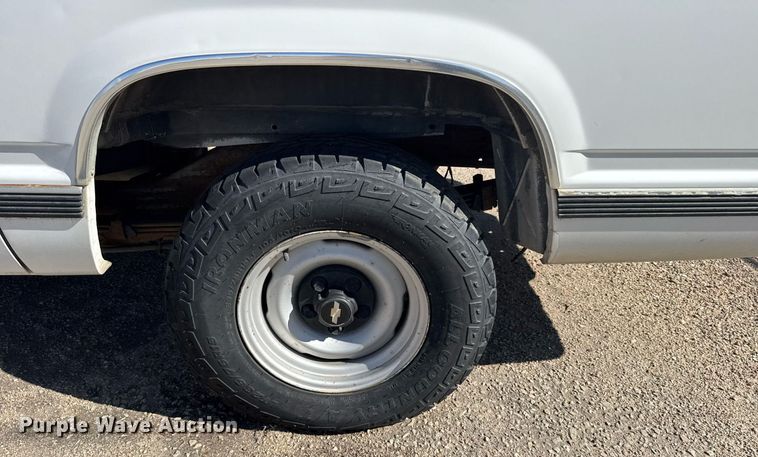 image for item EG6374 1999 Chevrolet Suburban SUV