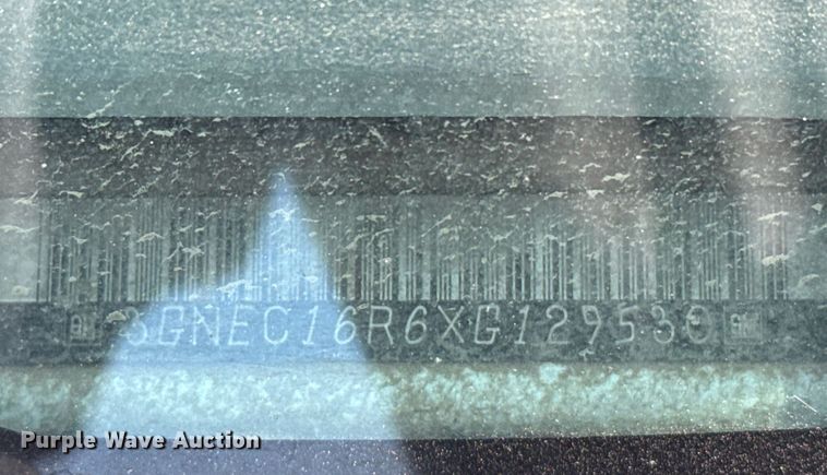 image for item EG6374 1999 Chevrolet Suburban SUV